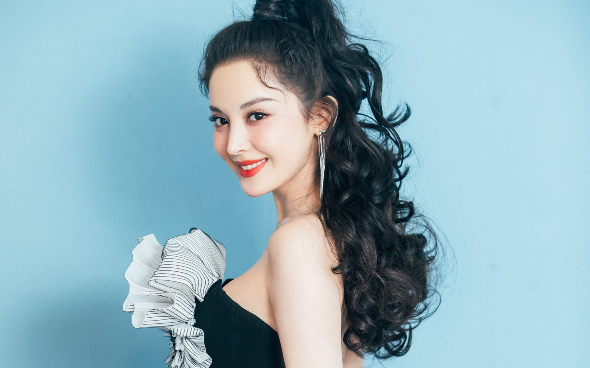 爱游戏官网-诺里奇城防守反击兼顾，黄蜂军团剑指前二，诺里奇城市