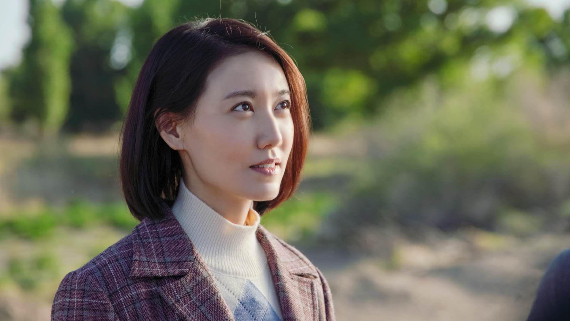 里昂后防线团结相助，成功化解对手凶险进攻，里昂加强