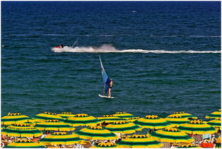 爱游戏体育平台-“快艇冲浪：速度、力量与技术的融合，马鞍山赛场极限对决”
